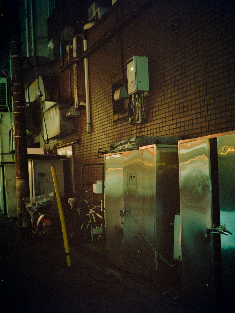 #00564 - 2025/01 - Cinestill 800t - Shinbashi