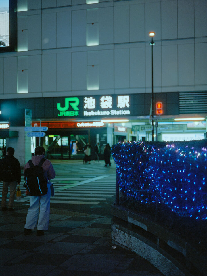 #00565 - 2024/12 - Cinestill 800t - Ikebukuro