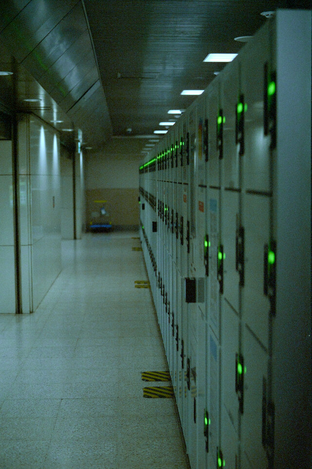 #00582 - 2024/11 - Fujifilm Pro400H - Tokyo Station