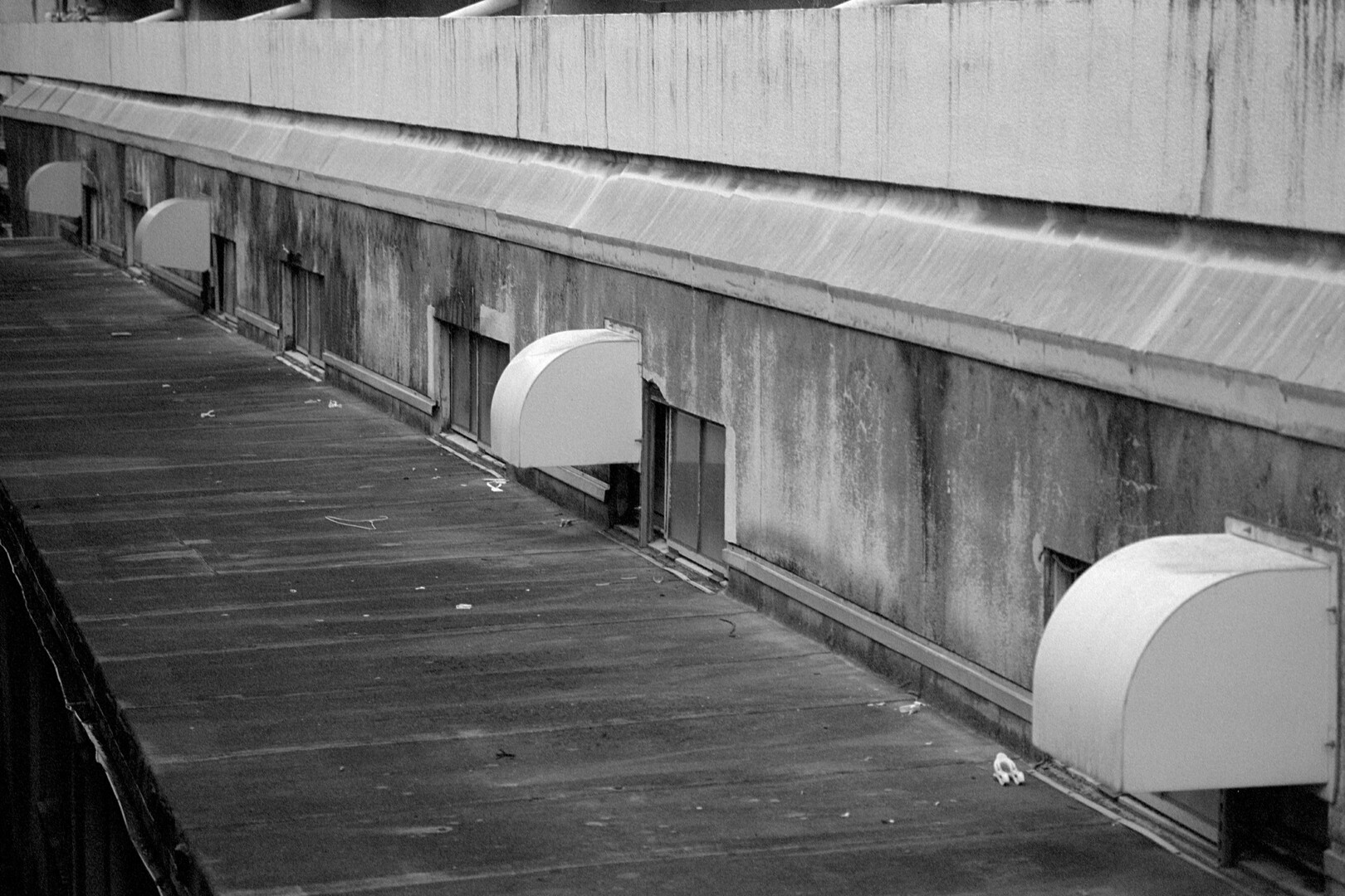 #00679 - 2025/09 - Cinestill 800T +1 - Shinagawa