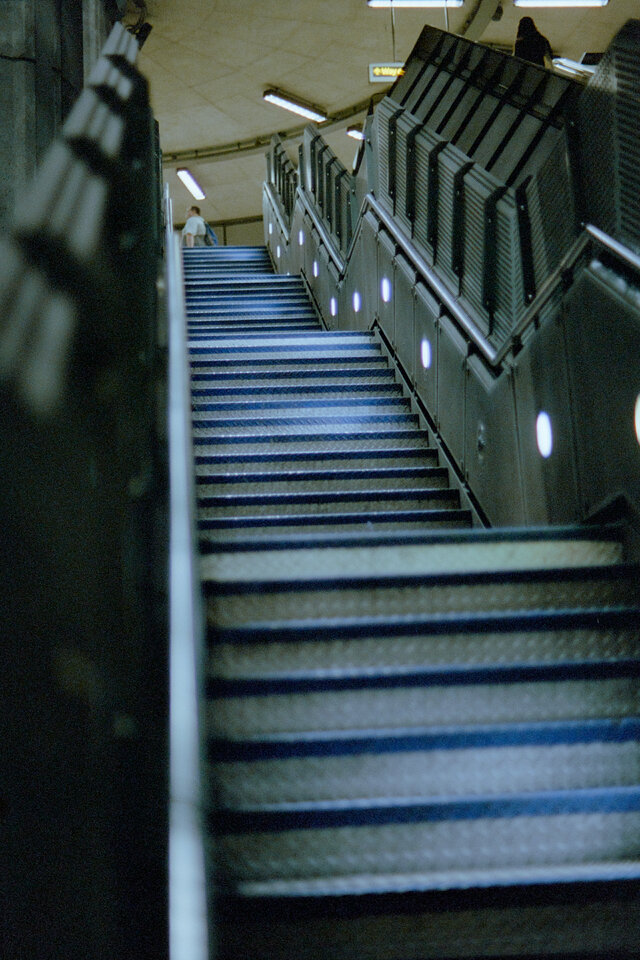 #00687 - 2025/07 - Portra 400 - Westminster Station