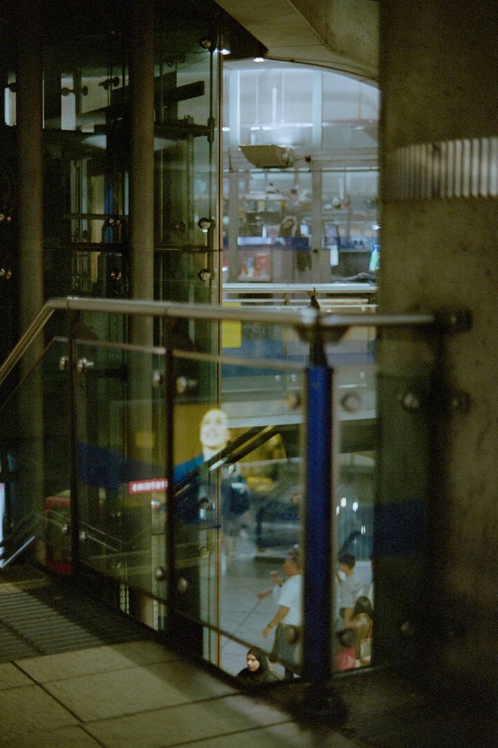 #00689 - 2025/07 - Portra 400 - Westminster Station