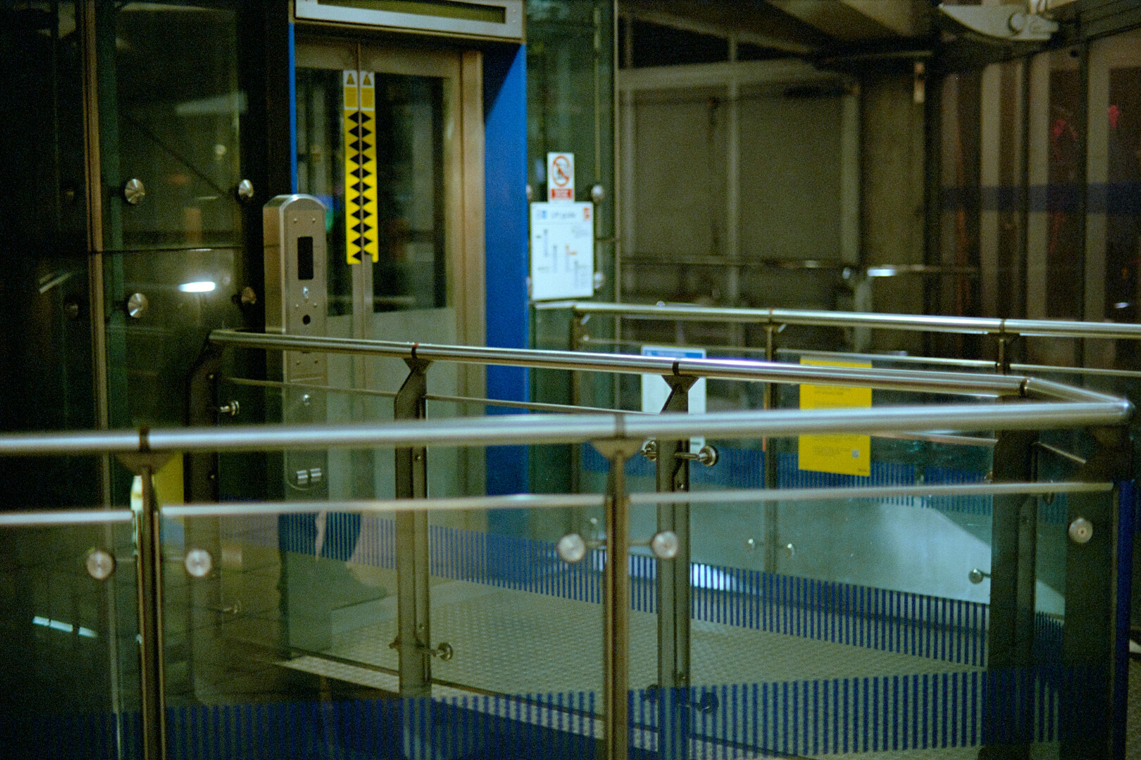 #00690 - 2025/07 - Portra 400 - Westminster Station
