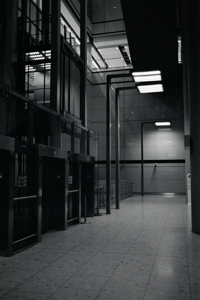 #00755 - 2025/07 - Rollei Superpan 200 - London Heathrow